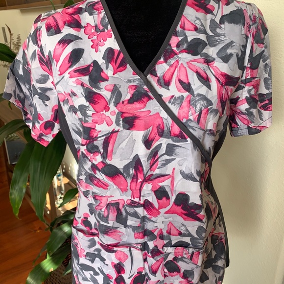 Scrub top - Picture 1 of 3